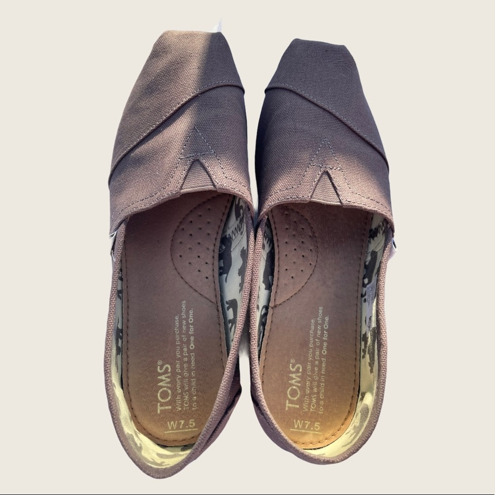 Woman’s Gently Used Toms Shoes Gray Size 7.5W